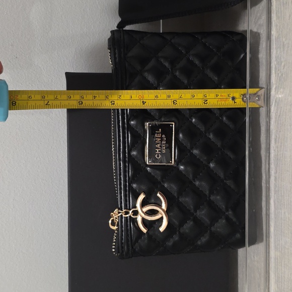 Chanel Black Quilted Women's zipper Wrislet/ Pouch. GWP - Picture 6 of 7